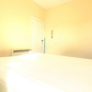 House share to rent - Photo 3