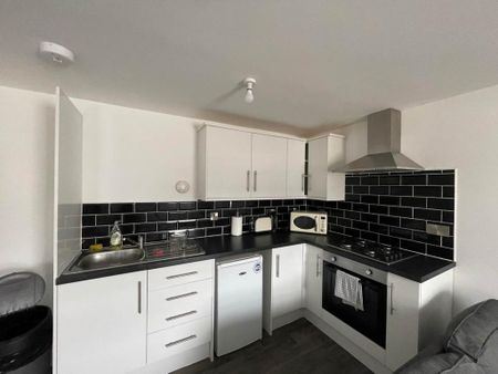 2 bedroom flat to rent - Photo 4