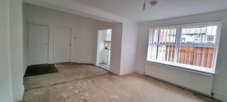 2 bedroom ground floor flat to rent - Photo 3