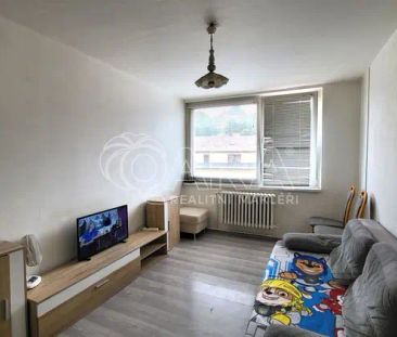 Pronájem prostorného bytu 2+kk se společnou zahradou v Benešově - Photo 1