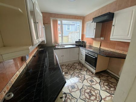 2 Bed Terraced House, Edmund Street, M6 - Photo 5