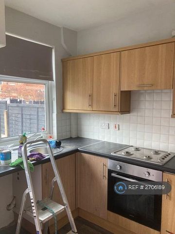 3 bedroom terraced house to rent - Photo 3