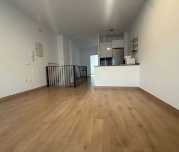 Alquiler de piso en Calle Martínez de la Rosa - Photo 1