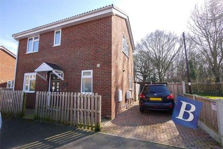 Bournebridge Close, Hutton, Brentwood, Essex, CM13 - Photo 2