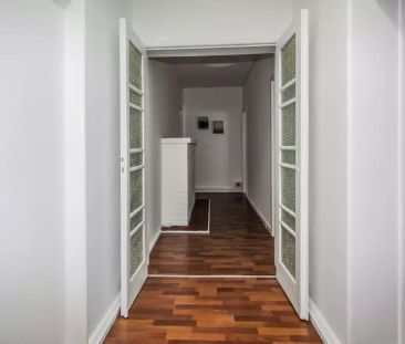 Room in a shared 11-bedroom apartment for rent in Lisbon for students - Foto 2