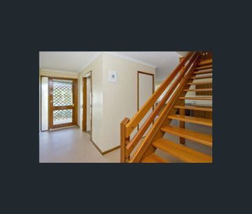 Lovely Location 3 Bedroom Townhouse - Photo 4