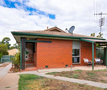 Quiet home with large shed in California Gully - Photo 6