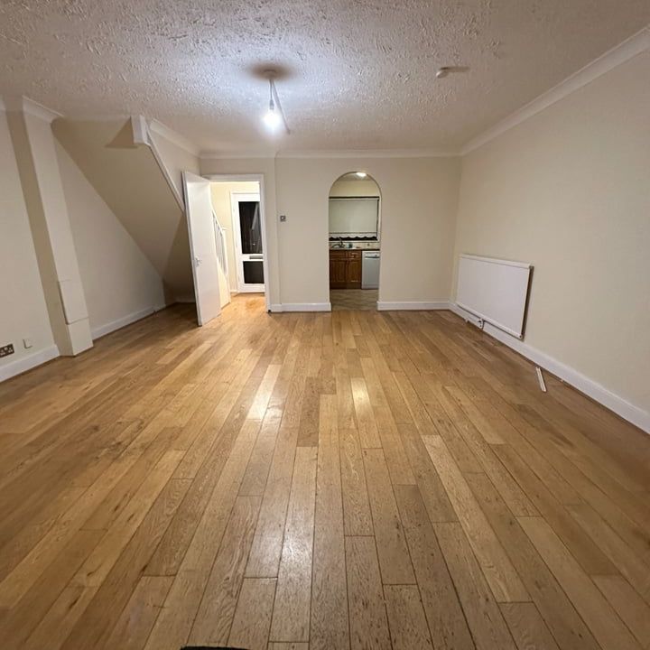 3 Bed Terraced House, Layton Road, TW8 - Photo 1