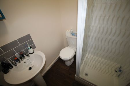 1 Bed Student Accommodation - Photo 5