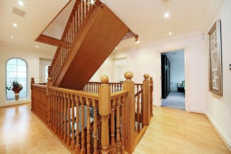 6 bedroom detached house to rent - Photo 3