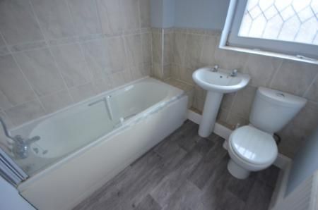 3 bedroom Terraced House To Let - Photo 5