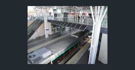 STREET FRONT Renovated Large Semi Detached Duplex Half House. Shenton College and Jolimont Primary school zones. - Photo 2