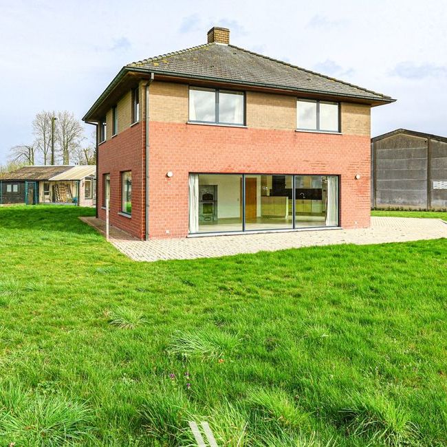 Woning te huur in Izegem voor € 1.400 met 4 slaapkamers - Photo 1