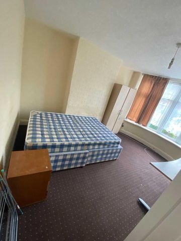 3 bedroom semi-detached house to rent - Photo 2