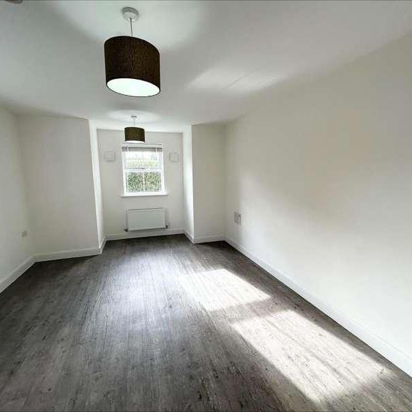 Newbury, Berkshire, RG14 - Photo 1