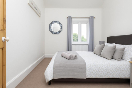 3 bedroom flat to rent - Photo 2