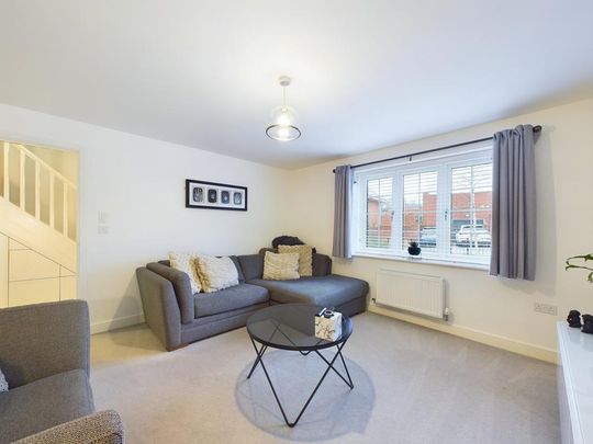 4 bedroom semi-detached house to rent - Photo 1