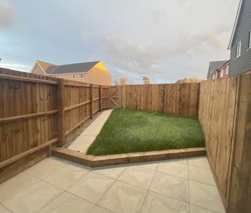 Buckingham Close - Photo 2