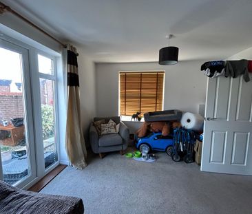 3 bedroom semi-detached house to rent - Photo 4
