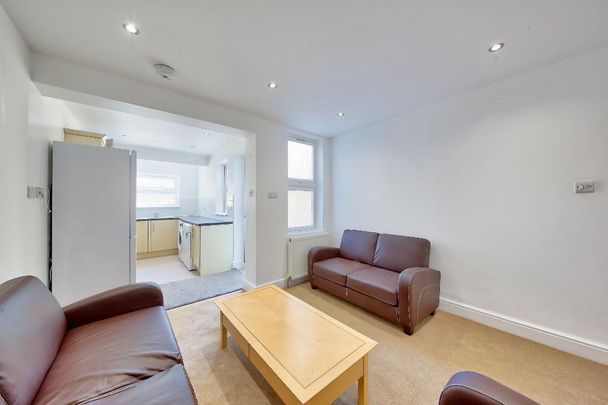 4 bedroom terraced house to rent - Photo 1