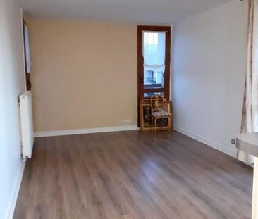 LOUE F3 REFAIT A NEUF AVEC PARKING - Photo 2