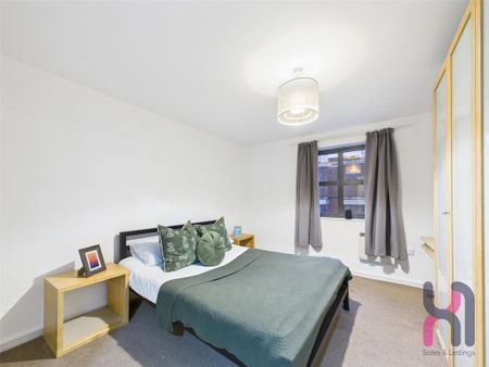 2 bedroom flat to rent - Photo 3
