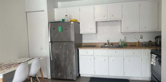 | BEAU 3 1/2 AVEC ESPACE BUREAU | - Photo 2