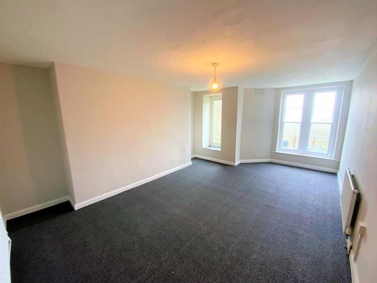 3 bedroom flat to rent - Photo 1