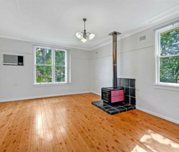 Beautiful House + Retreat in a convenient location! - Photo 1