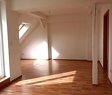 Topp- DG-Wohnung mit Dachterrasse in ruhiger Seitenstraße, 2010 san... - Foto 1