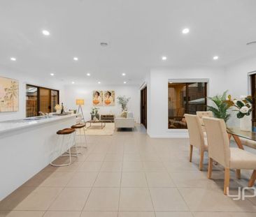 Family Home in Prime Location! - Photo 4