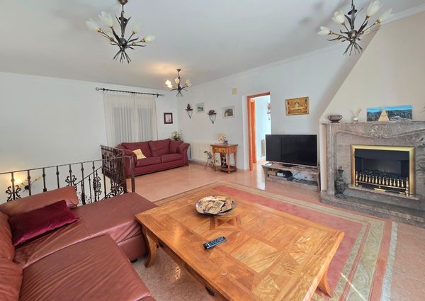 LONG TERM RENTAL Beautiful villa with sea views for rent in Benissa coast with 5 bedrooms.