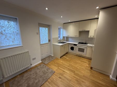 Stanmore, HA7 - Photo 4