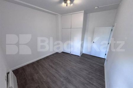 Newly refurbished two-bedroom flat on Handsworth Avenue, Chingford - Photo 2