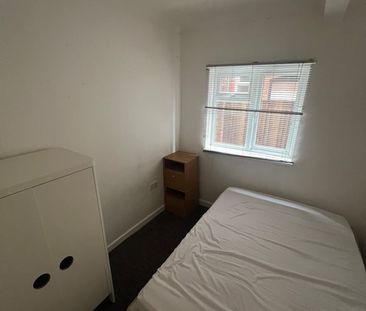 1 Bed Flat, Devonshire Road, SO15 - Photo 2