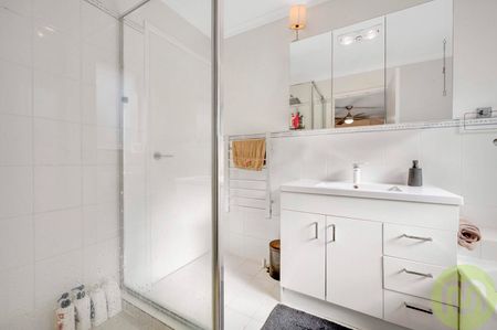 Low-Maintenance Comfort with Modern Touches - Photo 3