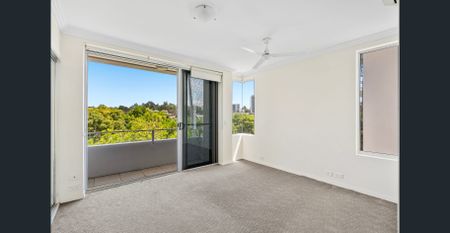 2 BEDROOM APARTMENT - LAKESIDE LIVING IN BOUTIQUE VARSITY LAKES! - Photo 4