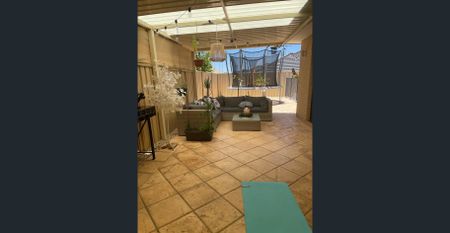 Nicely presented 4 x 2 with a POOL !!! - Photo 2