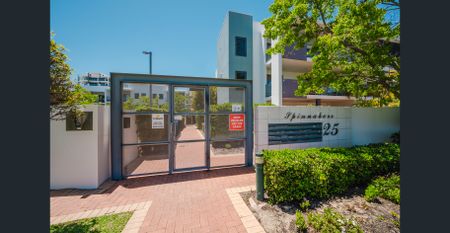 Stunning 3-Bedroom , 2 bathroom renovated apartment with Sweeping River Views - South Perth - Photo 2