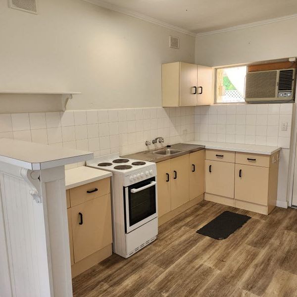 Gorgeous, two-bedroom unit available now! ALL enquiries via email only please! - Photo 1