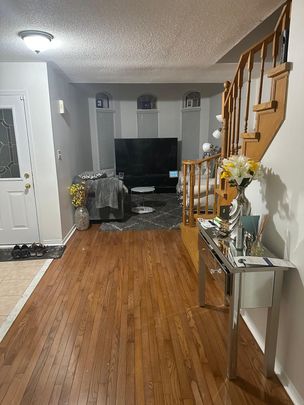 For Lease - 1215 Wadebridge Crescent Unit# Upper, Oshawa, Ontario - Photo 1