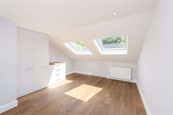 A beautifully finished four bedroom house in the Glebe Estate - Photo 1