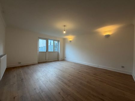 4 Bed Terraced House, Cottingley Drive, LS11 - Photo 2
