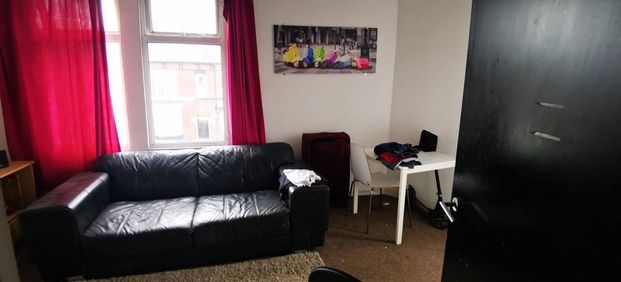 1 bedroom in a flat share to rent - Photo 1