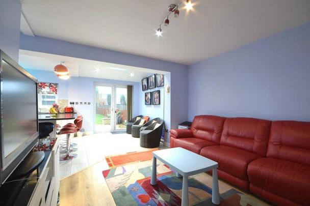 3 Bedroom Semi Detached Available Arranging tenancy - Photo 1
