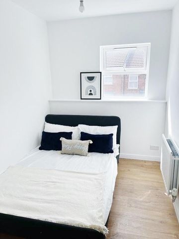 1 bedroom in a flat share to rent - Photo 3