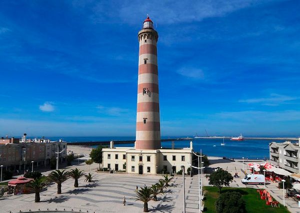 1 bedroom flat with sea and estuary views, in Praia da Barra!