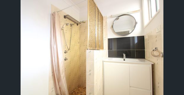 CLOSE TO SHOPS AND BUS TRANSPORT - Photo 1