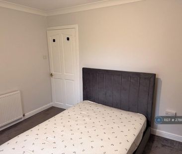 3 bedroom flat to rent - Photo 6