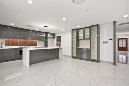Beautiful Family Home - Photo 2